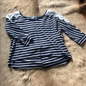 Navy stripe hi-low top
